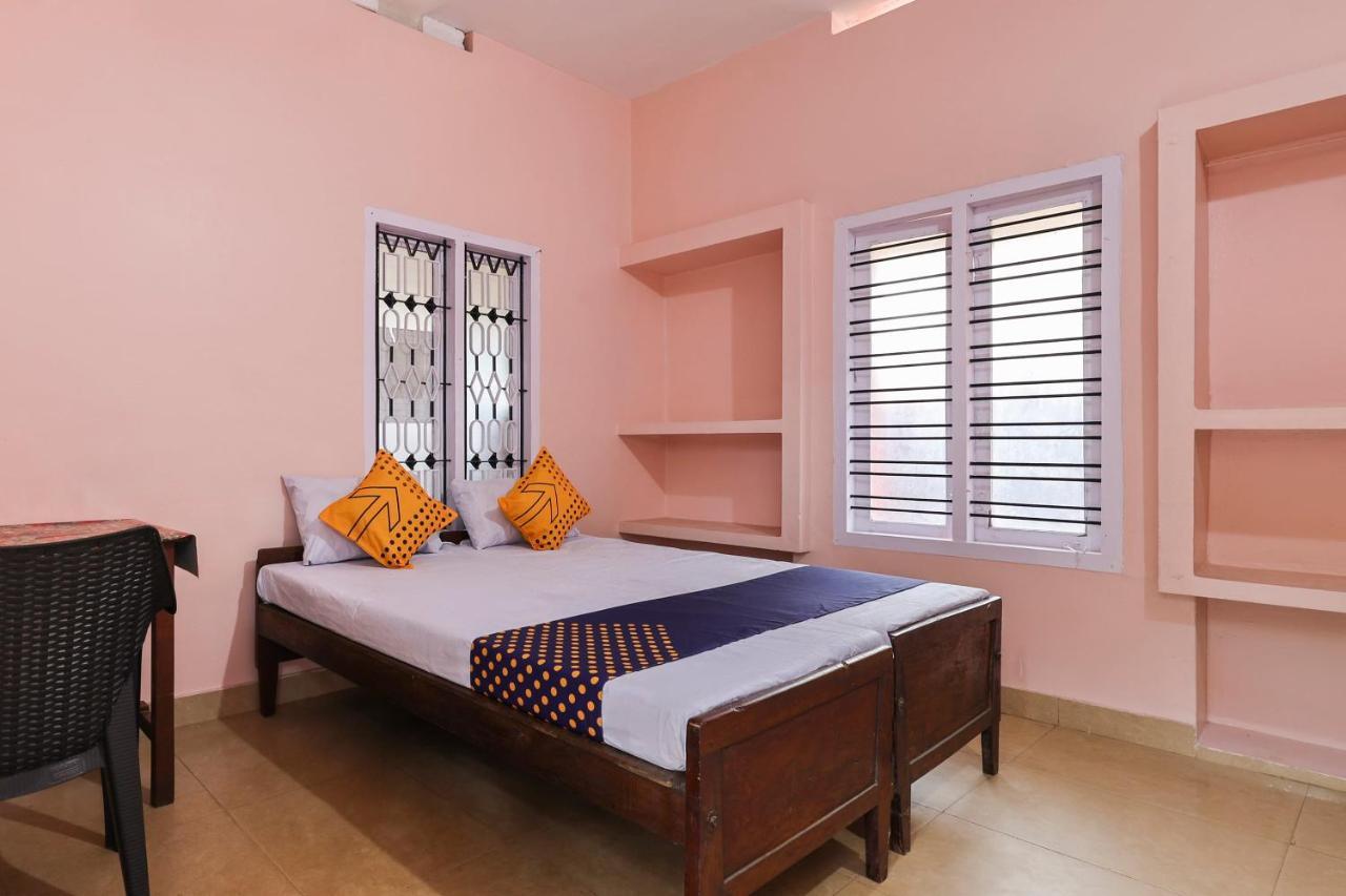 Spot On 68111 Jeena Motels Kollam Zewnętrze zdjęcie